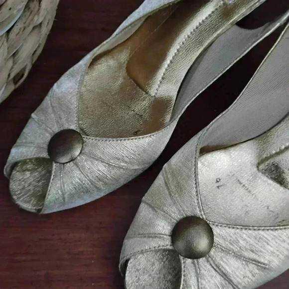 VINTAGE HUSH PUPPIES Gold Peep Toe Kitten Heel Elegant Shoes Size 6.5 7 estimate - Picture 2 of 5